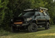 En haut: Toyota Tundra de Kevin Costner pour SEMA 2018
