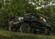 Boven: Toyota Tundra van Kevin Costner op SEMA 2018