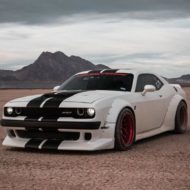 Mega wide: Dodge Challenger Hellcat widebody by Clinched