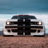 Mega wide: Dodge Challenger Hellcat widebody by Clinched