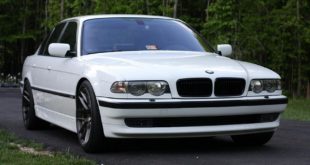 BMW E38 740i Restomod S62 M5 ESS Tuning 38 310x165 Black & White   Widebody Ford Mustang GT mit Airride