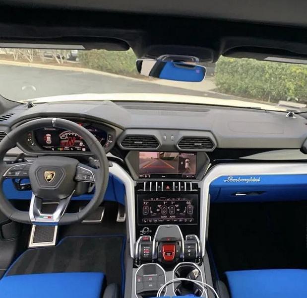 Well - Lamborghini Urus de Kanye West en tenue de taxi