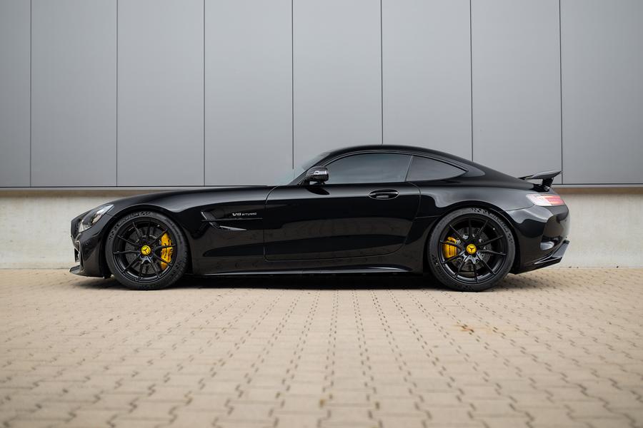 Pure racing performance: Mercedes AMG GT-R with H & R sport springs