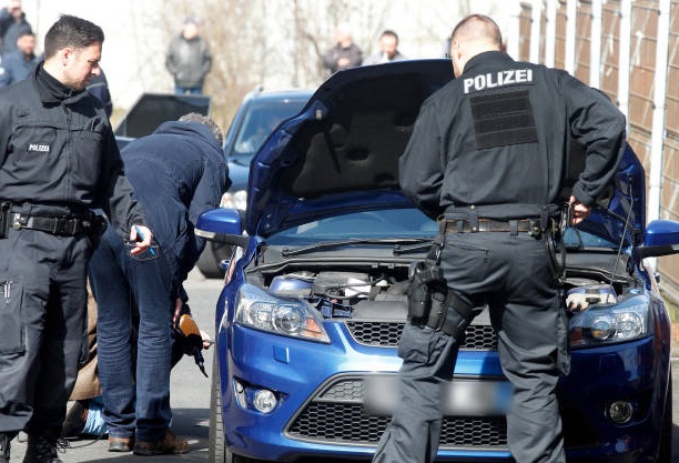 Polizei Tuningtreffen Kontrolle Polizei hat illegales Autorennen mit 30 Fahrzeugen verhindert