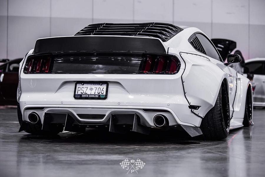 Widebody Ford Mustang GT clinched savini Airride 12 Black & White   Widebody Ford Mustang GT mit Airride