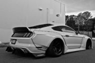 Black &#038; White &#8211; Widebody Ford Mustang GT mit Airride