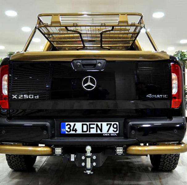 Widebody Mercedes Classe X (W470) in nero e oro