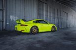 Goldene ADV5.0 Alus am Porsche 911 GT3 in Acid Green