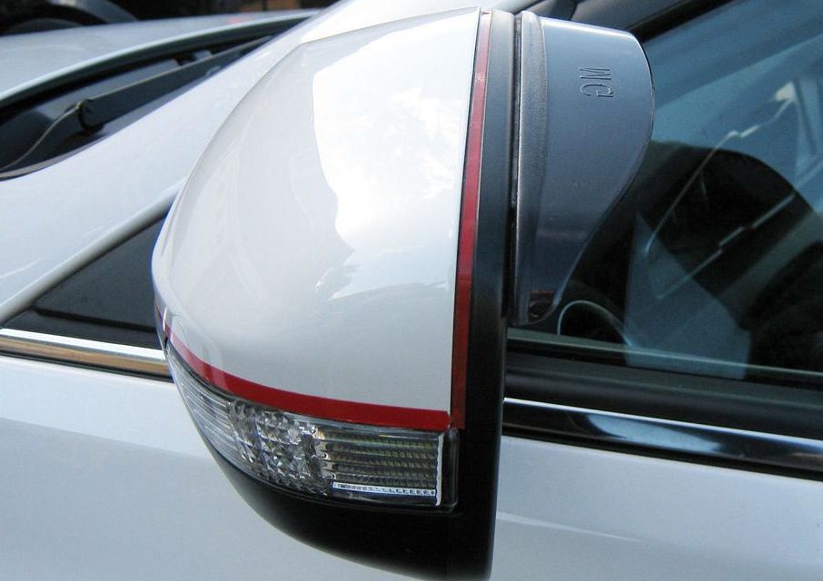 Windabweiser Regenschutz Rückspiegel Augenbraue 4 e1562043091528 Nützliches Gadget: Wind  und Wasserabweiser fürs Auto