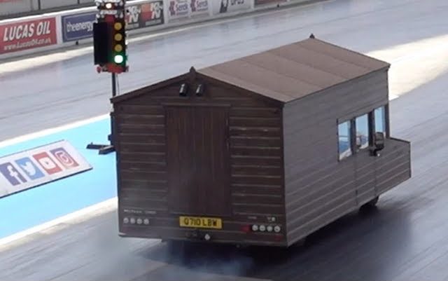 Video: The fastest cabin in the world with V8 and 450 PS