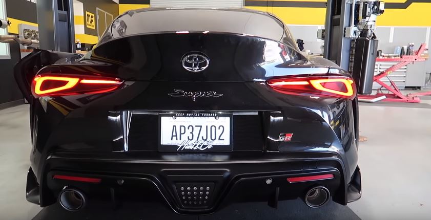 Video: Brutal loud - 2020 Toyota Supra con scarico Magnaflow