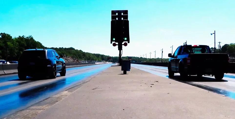 Video: Ford F-150 Kompressor vs. Jeep SRT Trackhawk