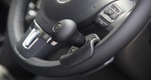 Regolazione dell'aiuto allo sterzo della manopola del volante 310x165 La manopola del volante per l'auto non è sempre una buona cosa!