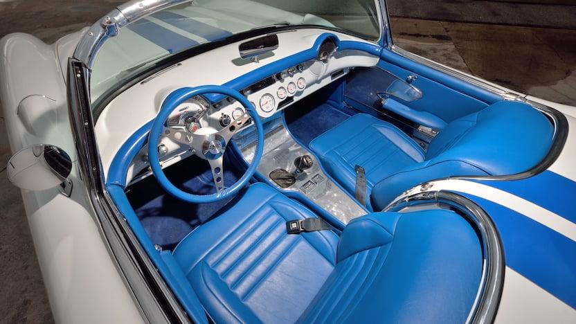 Restomod 1957 Chevrolet Corvette C1 z litrem 5,7 V8