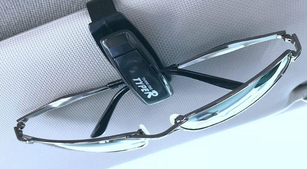 Praktisch und sicher: Das Brillenfach für das Auto!