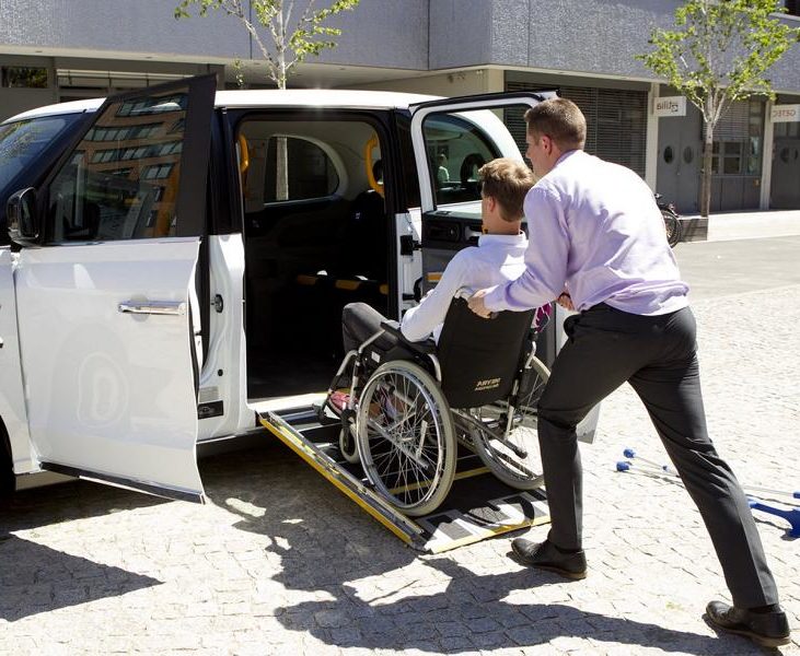 Leichterer Einstieg &#8211; Einstiegshilfe / Rollstuhlrampe am Auto!