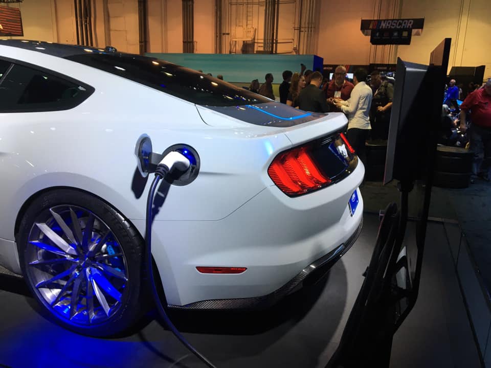 Ford Mustang GT Lithium Webasto Elektroantrieb SEMA 2019 4 Über 900 PS   Ford Mustang Lithium mit Elektroantrieb!