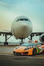 Sígueme en coche: Lamborghini Huracán RWD en el aeropuerto de Bolonia