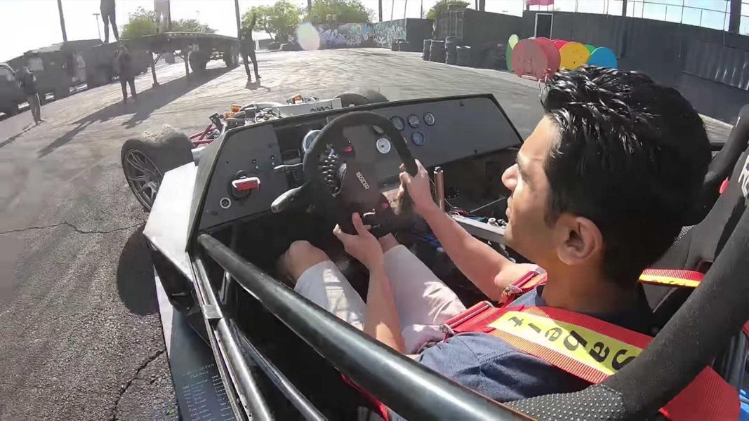 Wideo: Gokart Hoonigan z bi-turbo AMG V700 8 KM