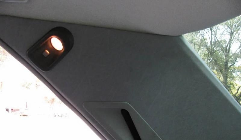 Beter zicht in het voertuig: een leeslamp achteraf inbouwen!