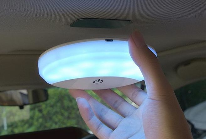 Mejor visibilidad en el vehículo: ¡reequipar una lámpara de lectura!
