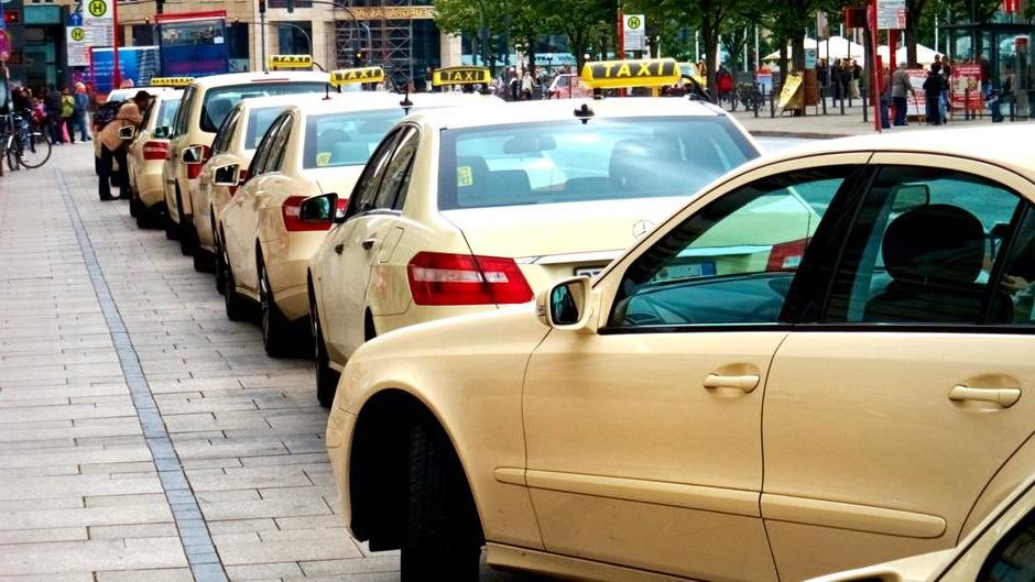 Verdien geld met uw auto – verander in een taxi!