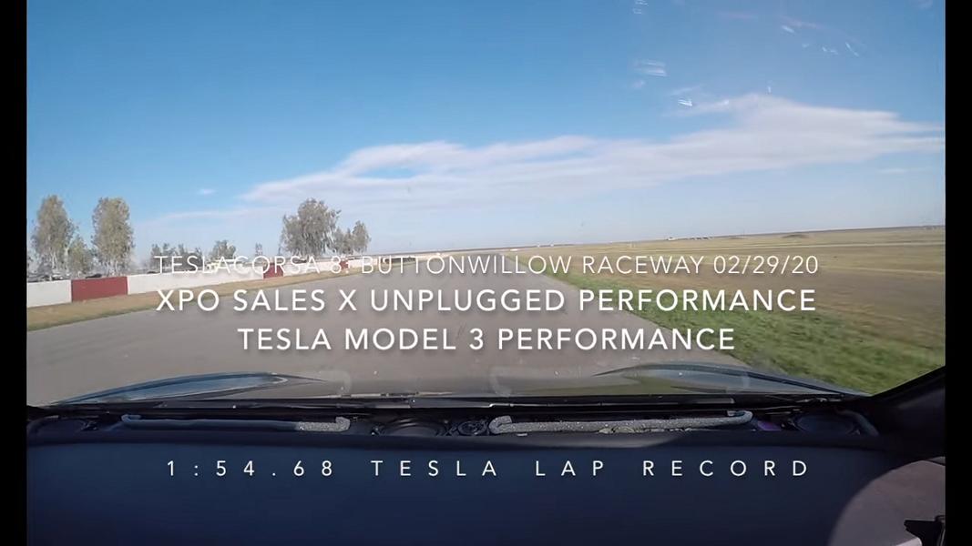 Video: Pfeilschnell &#8211; Tesla Model 3 fährt McLaren davon!