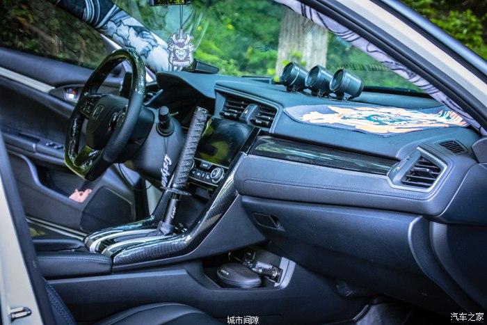 Honda Civic sedan with Yofer F450 body kit and curious interior.