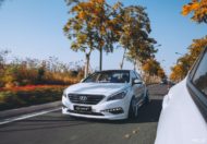 Hyundai Sonata met extreme camber-tuning en Hellaflush