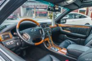 Extreme Lexus LS430 con stile VIP e tuning camber
