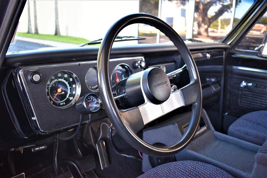 Restomod 1971 Chevrolet Suburban C10 Deluxe Tuning 39