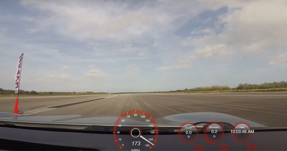 Vidéo: 276 km / h à 804 mètres - Corvette C2002 Z5 06