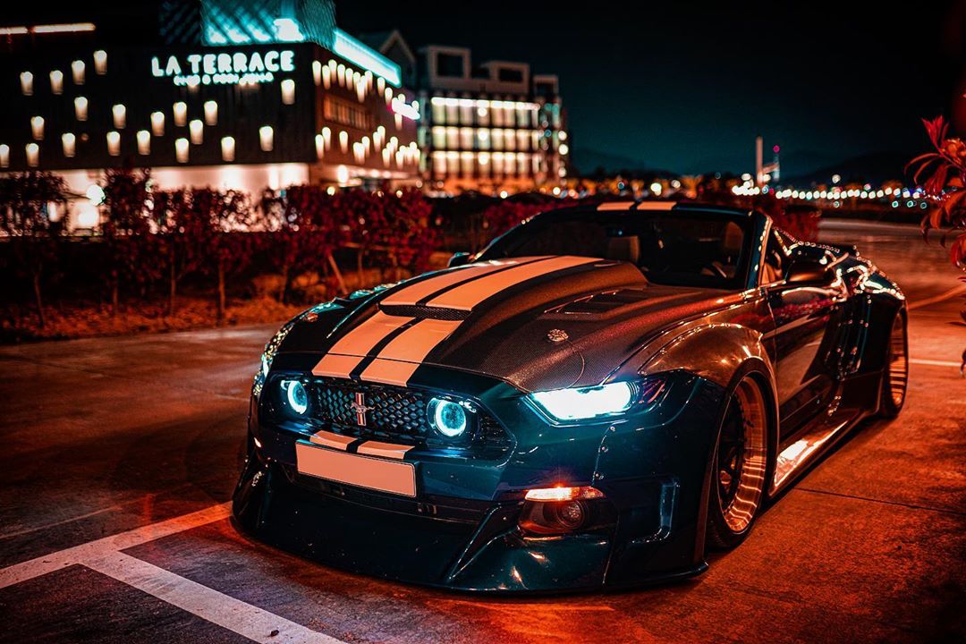 Ford Mustang "Unicorn" widebody convertibile con 700 PS!