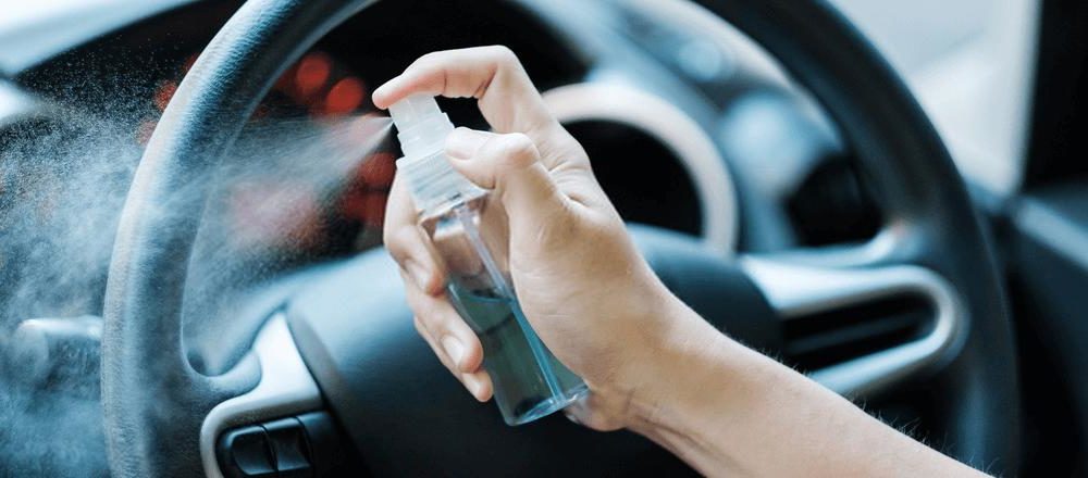 Ford protege los interiores de los vehículos de los efectos de los desinfectantes para manos.