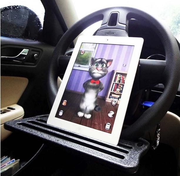 Praktischer Begleiter im Fahrzeug &#8211; das Lenkrad Tablett!