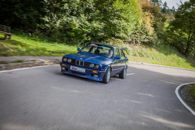 Video: 1JZ turbo engine in the classic BMW E30 3 Series!