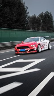 Cooler Ford Mustang EcoBoost mit irrer Graffiti-Optik!
