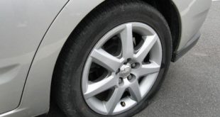 Plaques de pneu rétractées vis à clous réparation 2 e1598262097203 panne de voiture 310x165 vs verrouillage de sortie Que faut-il faire?