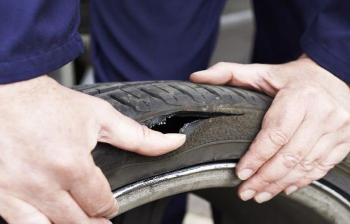 Reifen eingefahren Platten Nagel Schraube flicken 3 Das müssen Sie über die richtige Lagerung von Reifen wissen!