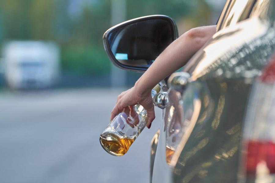Strafen Alkohol am Steuer Gesetz Auto Große Gefahr, harte Strafen: Alkohol am Steuer