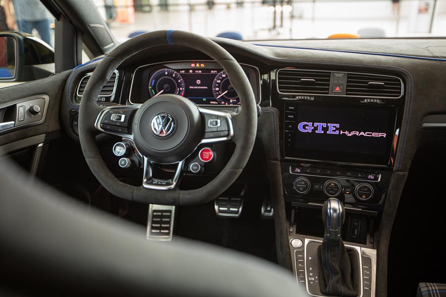 VW Golf GTE HyRACER (MK7) مع طقم هيكل وقوة 250 حصان!