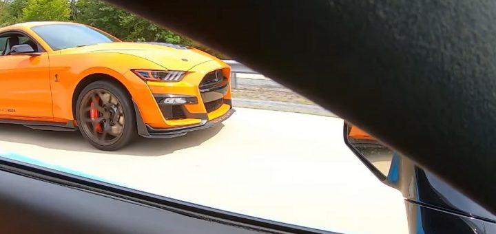 Video: 1.200 PS Shelby GT500 contro LMR Corvette ZR1!