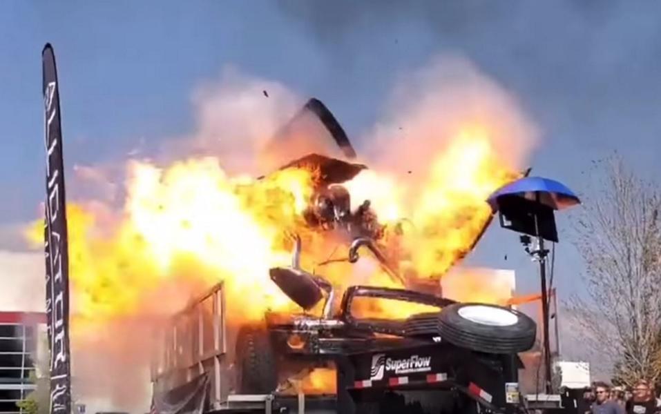 Wideo: Ciężarówka Cummins Diesel o mocy 3.000 KM wybucha na hamowni!