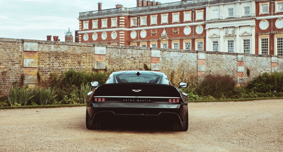 Aston Martin Victor by Q - czarna bestia z Anglii.