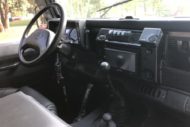 Video: Land Rover Defender mit James Bond Allüren!