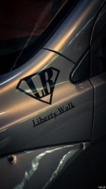 Mitsubishi Lancer Evo X con kit de carrocería ancha de Liberty Walk