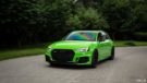 Audi RS4 vert néon avec aluminium 20 pouces et réglage de la stance.