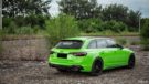 Audi RS4 vert néon avec aluminium 20 pouces et réglage de la stance.