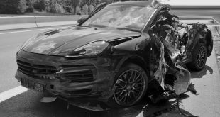 Porsche accidenté voiture neuve Autobahn 2 1