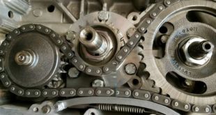 A toothy duel: the timing chain versus the timing belt!
